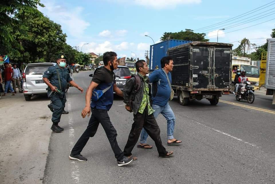 You are currently viewing Balai Gakkum KLHK Wilayah Sumatera Gagalkan Penjualan 36,7 Kg Sisik Trenggiling dan 1 Buah Paruh Rangkong